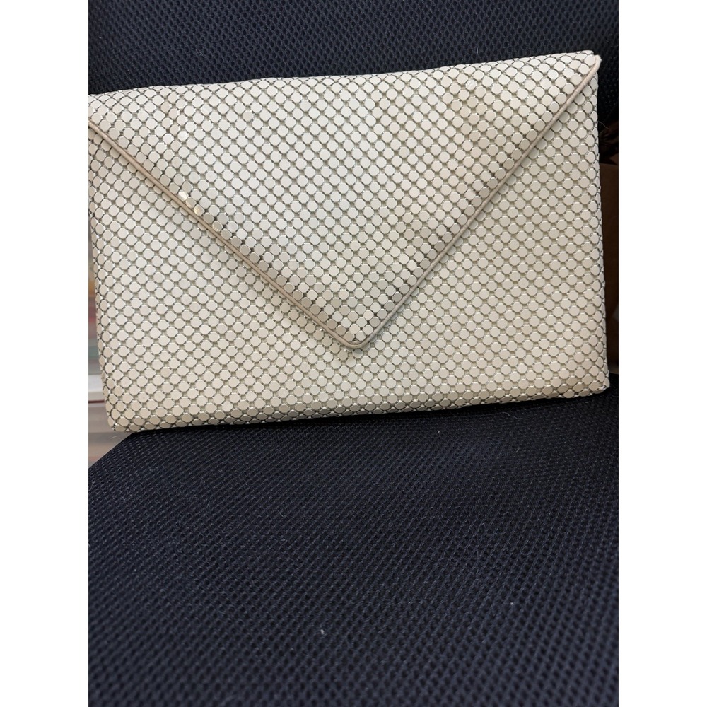 Lyrella Cream Color Envelope Clutch Bag VTG W/Metal Strap‎